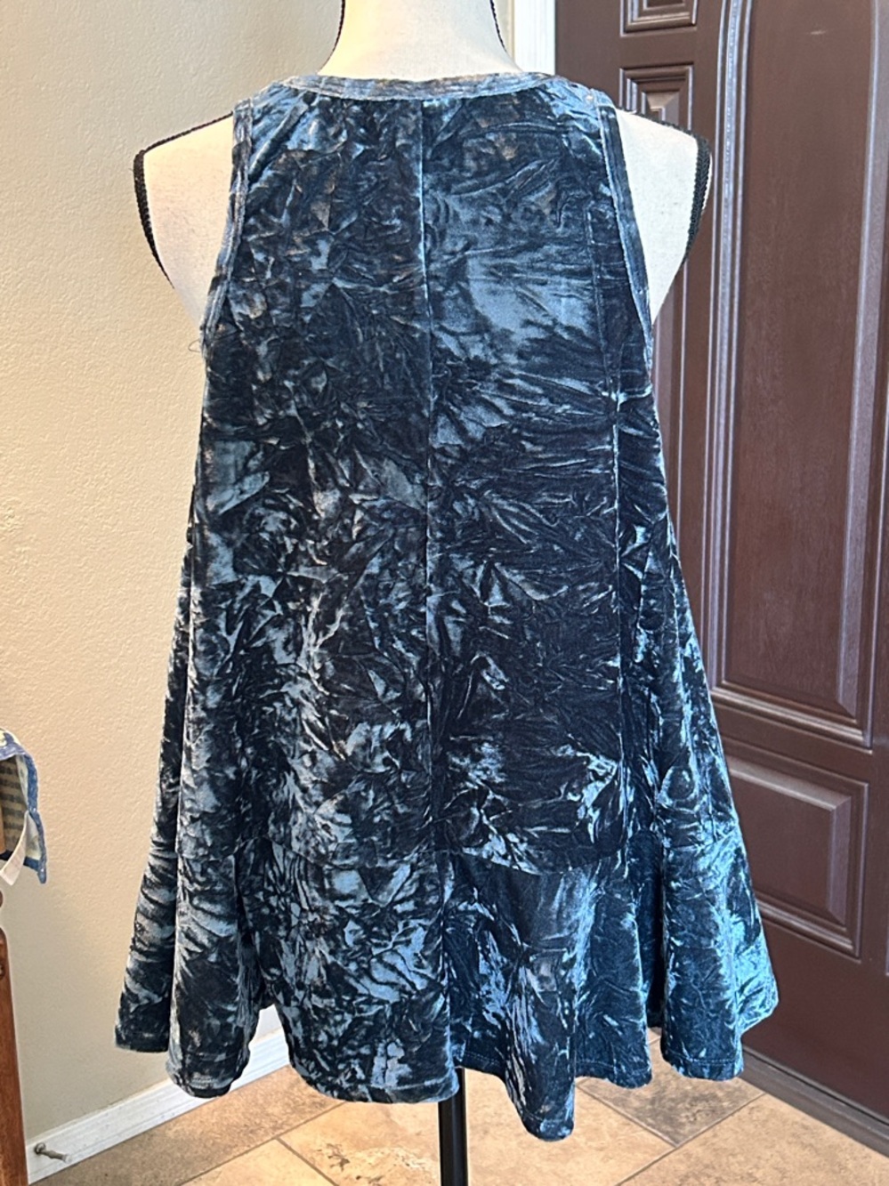 Libby Story Blue Crushed Velvet Flare Ruffle Tank Top - Picture 2 of 7